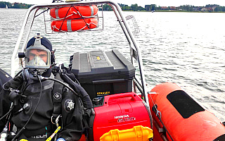 Kolejny dzień poszukiwań na Bełdanach. Turysta z Legionowa wyskoczył z jachtu i nie wypłynął Kolejny dzień poszukiwań na Bełdanach. Turysta z Legionowa wyskoczył z jachtu i nie wypłynął